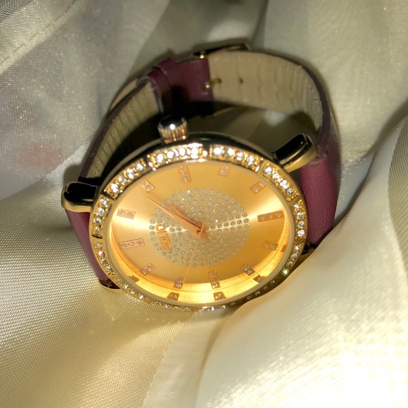 Maroon Watch - Picture 3 of 5